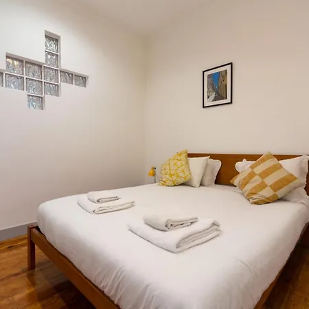 Old Style Fully Renewed And Spacious 3-bed Apartamento