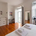 Old Style Fully Renewed And Spacious 3-bed * Lisboa