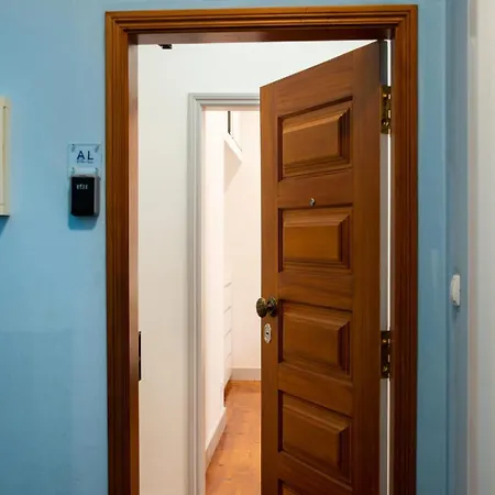 Old Style Fully Renewed And Spacious 3-bed Lisbon