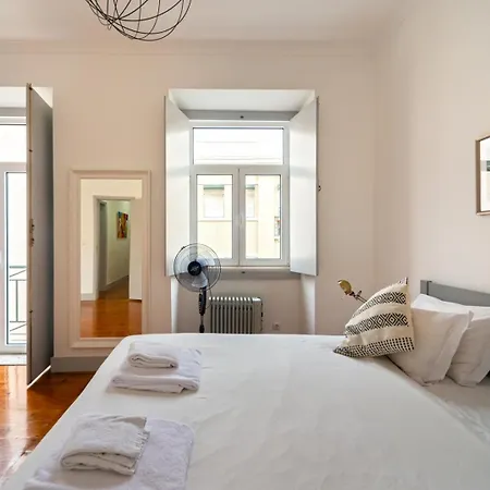 Apartment Old Style Fully Renewed And Spacious 3-bed Lisbon