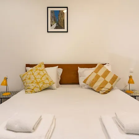 Old Style Fully Renewed And Spacious 3-bed Lisbon