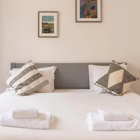 Apartment Old Style Fully Renewed And Spacious 3-bed Lisbon