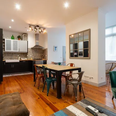 Old Style Fully Renewed And Spacious 3-bed Apartment Lisbon