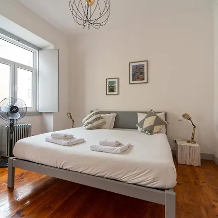 Apartment Old Style Fully Renewed And Spacious 3-bed