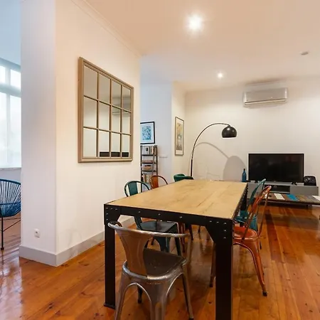 Old Style Fully Renewed And Spacious 3-bed Apartman