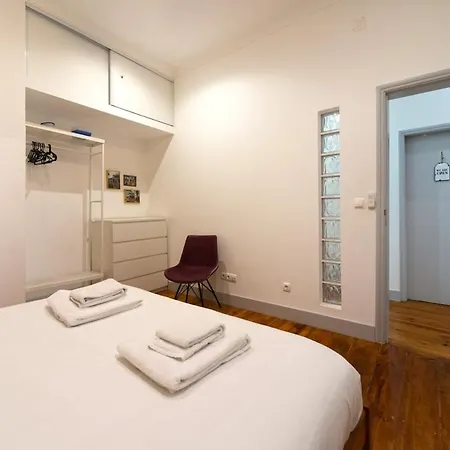 Old Style Fully Renewed And Spacious 3-bed * Lisboa