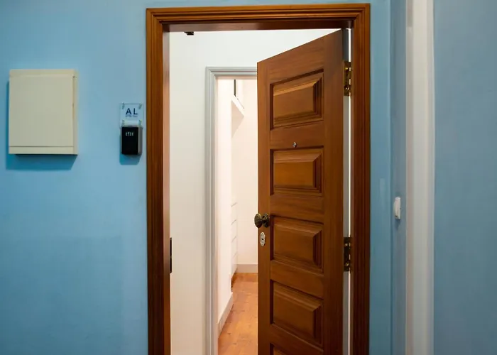 Old Style Fully Renewed And Spacious 3-bed Lissabon