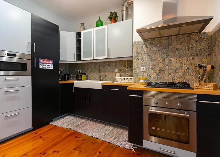 Old Style Fully Renewed And Spacious 3-bed *