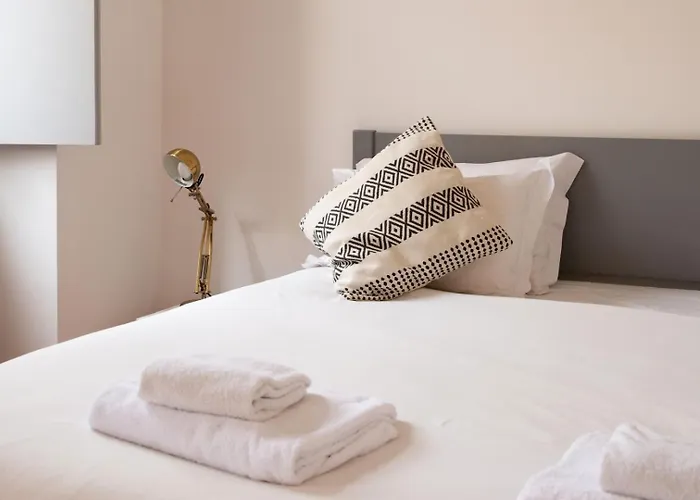 Appartement Old Style Fully Renewed And Spacious 3-bed *