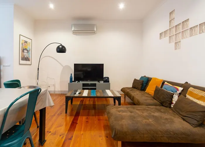 Old Style Fully Renewed And Spacious 3-bed Appartement Lissabon