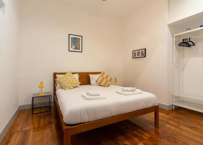 Old Style Fully Renewed And Spacious 3-bed Appartement Lissabon