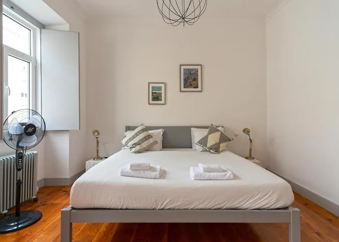 Appartement Old Style Fully Renewed And Spacious 3-bed Lissabon