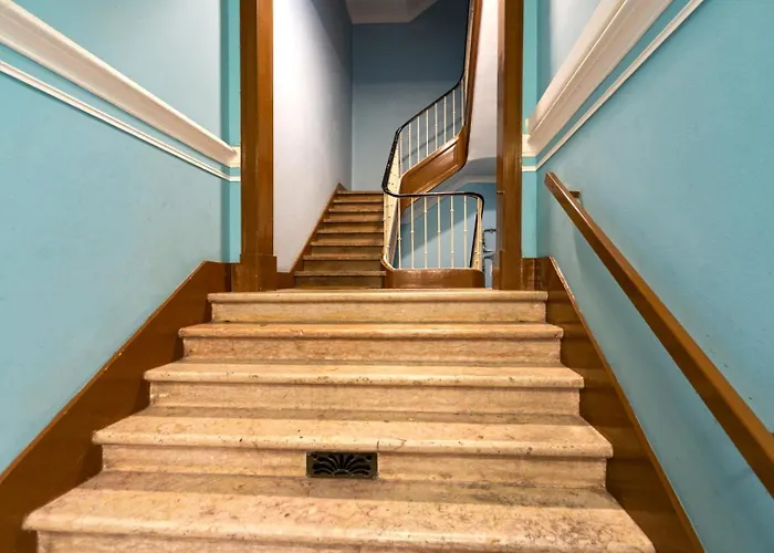 Old Style Fully Renewed And Spacious 3-bed * Lizbona