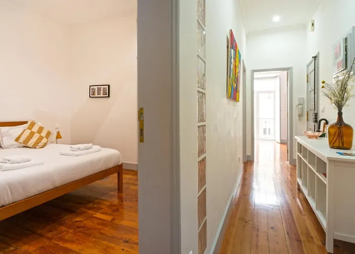 Old Style Fully Renewed And Spacious 3-bed * Lizbona